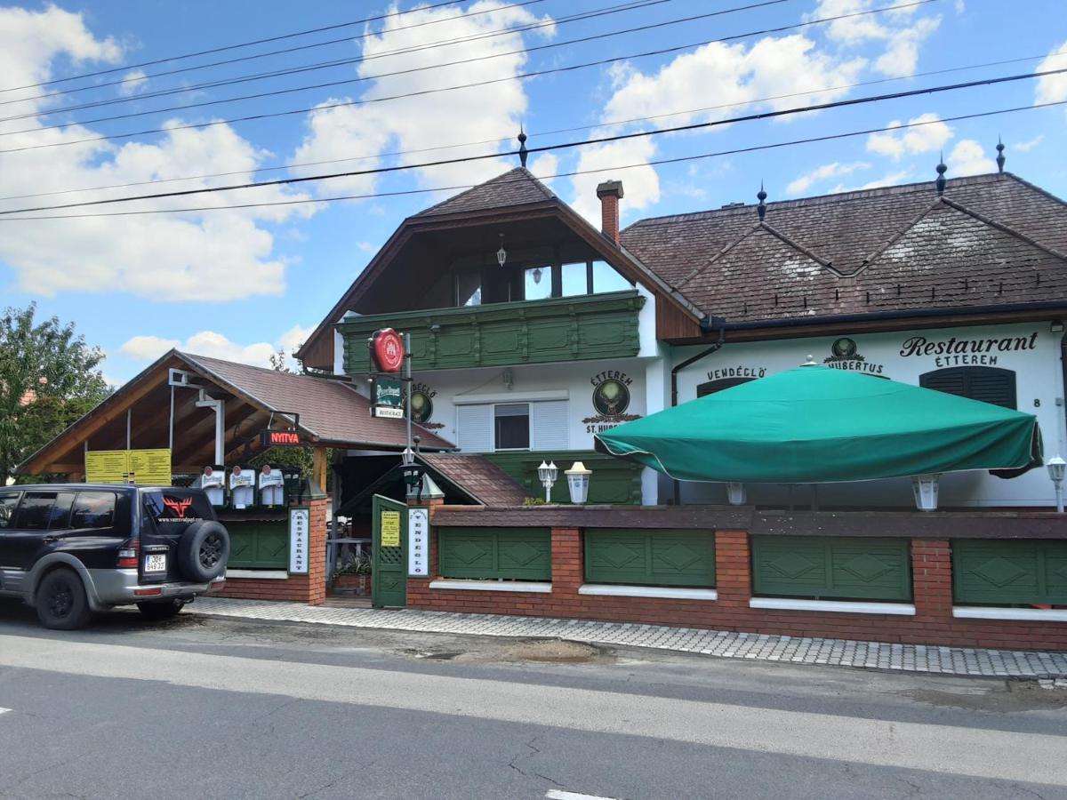 St Hubertus Panzio Bed & Breakfast Heviz Exterior photo